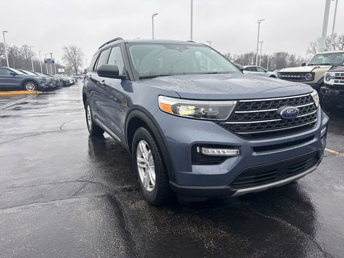 Used 2021 Ford Explorer XLT w/ Equipment Group 202A image 4