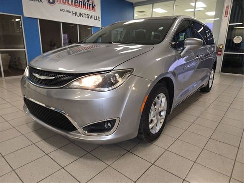 Used 2018 Chrysler Pacifica Touring Plus w/ Tire & Wheel Group image 4