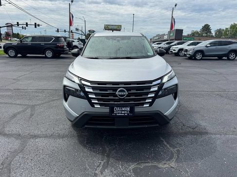 Used 2024 Nissan Rogue S AWD/4WD image 3