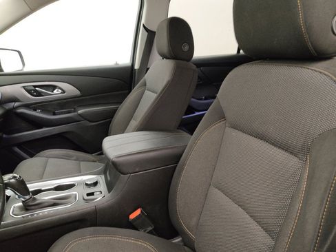 Used 2019 Chevrolet Traverse LT FWD image 17