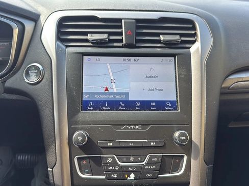 Used 2020 Ford Fusion SE FWD image 18