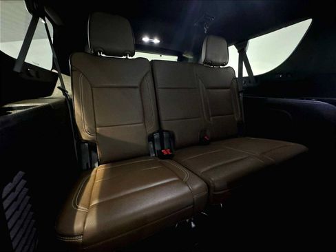 Used 2025 Chevrolet Suburban High Country w/ Sun And Tow Package RWD image 32