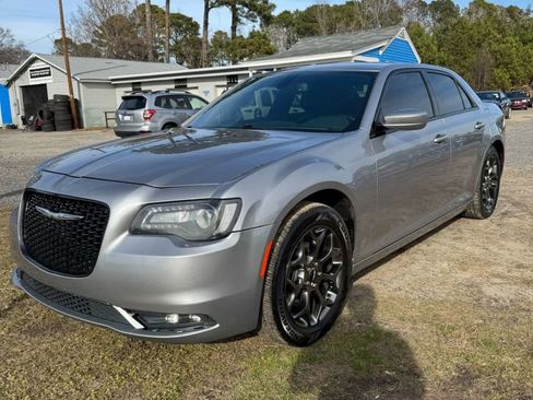 Used 2017 Chrysler 300 S image 4