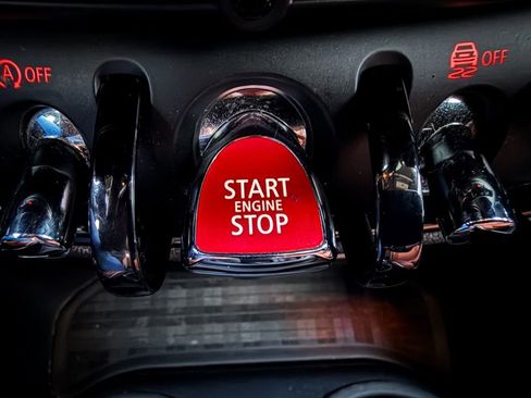 Used 2023 MINI Cooper Clubman S w/ Signature Upholstery Package image 28