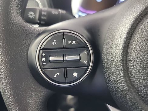 Used 2023 Kia Soul LX w/ LX Technology Package FWD image 25