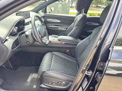 Used 2023 Genesis GV70 3.5T Sport w/ Sport Prestige Package AWD/4WD image 15