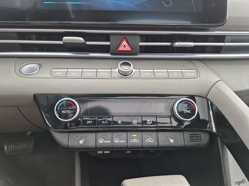 Used 2025 Hyundai Elantra SEL FWD image 25
