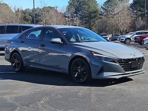 Used 2021 Hyundai Elantra SEL image 3