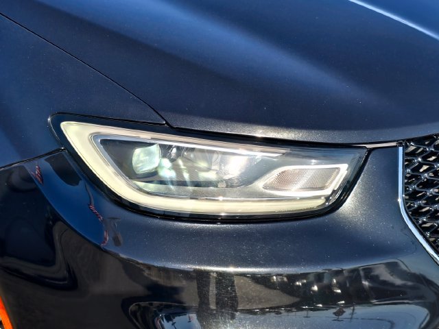 Certified 2022 Chrysler Pacifica Touring-L FWD image 28