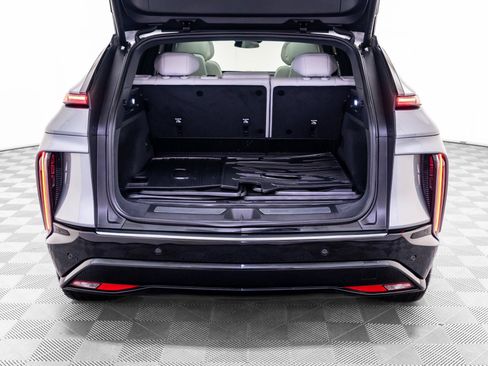 Certified 2024 Cadillac Lyriq Luxury AWD/4WD image 37