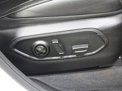 Used 2024 Jeep Grand Cherokee Limited w/ Luxury Tech Group II image 29