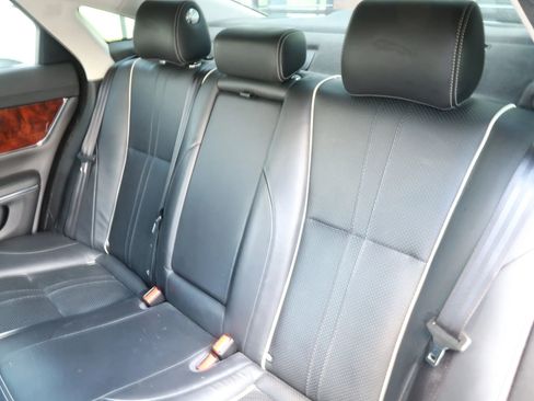 Used 2017 Jaguar XJ R-Sport image 15