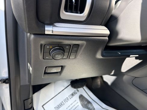 Used 2025 Ford Expedition Active AWD/4WD image 17