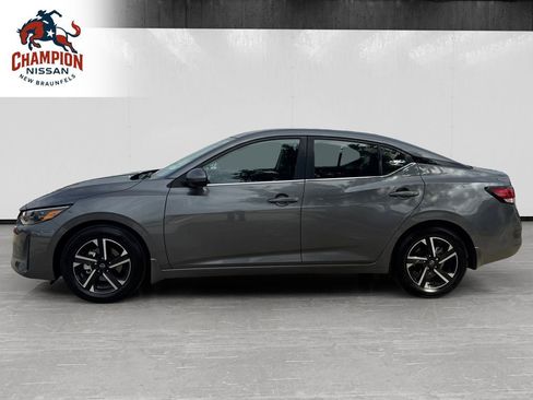 Used 2025 Nissan Sentra SV FWD image 2