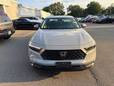 Used 2023 Honda Accord Touring image 3