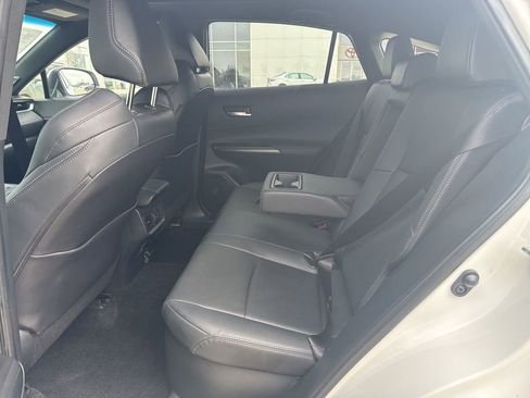 Used 2023 Toyota Venza Limited image 9