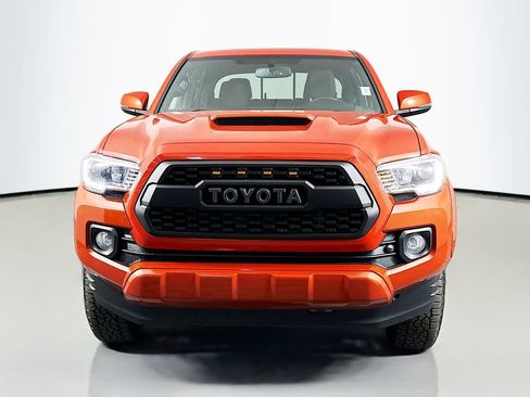 Used 2017 Toyota Tacoma TRD Off-Road image 3