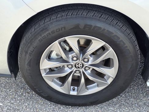 Used 2023 Toyota Sienna LE AWD/4WD image 33