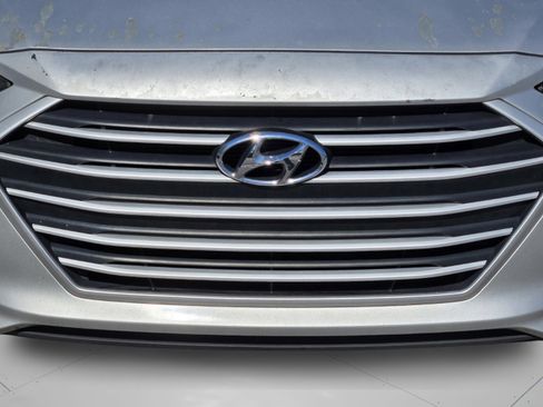 Used 2017 Hyundai Elantra SE FWD image 28