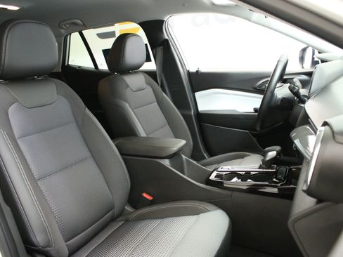 Certified 2025 Chevrolet Trax LT w/ Driver Confidence Package FWD image 32