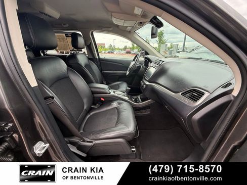 Used 2018 Dodge Journey Crossroad AWD/4WD image 32