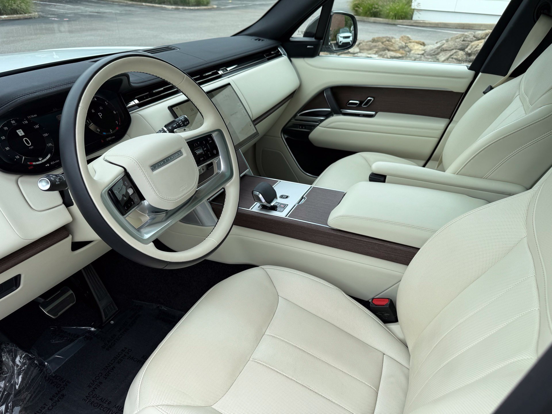 Certified 2025 Land Rover Range Rover SE AWD/4WD image 22