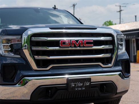 Used 2020 GMC Sierra 1500 SLE w/ X31 Off-Road Package AWD/4WD image 9