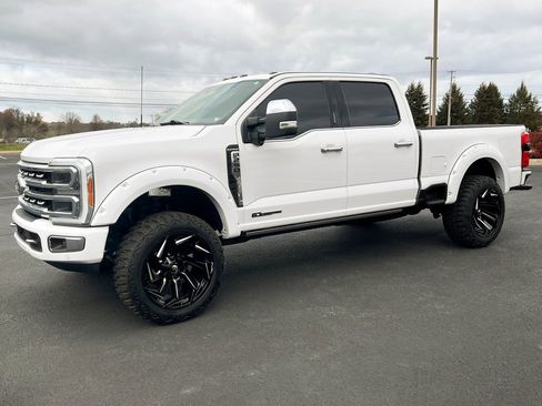 Used 2023 Ford F250 Platinum w/ FX4 Off-Road Package image 12