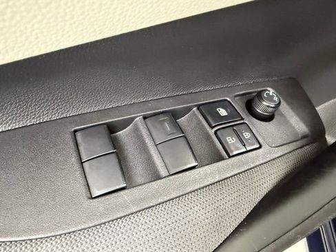 Used 2025 Toyota Corolla LE image 27