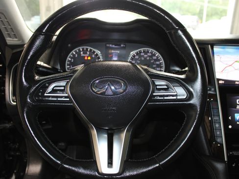 Used 2018 INFINITI Q50 Luxe w/ Essential Package (3.0T Luxe) AWD/4WD image 11