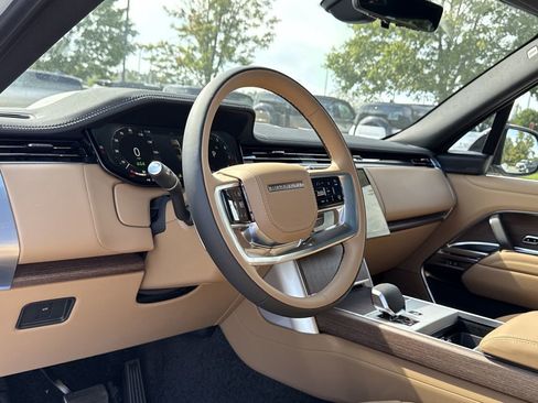 New 2025 Land Rover Range Rover SE image 10