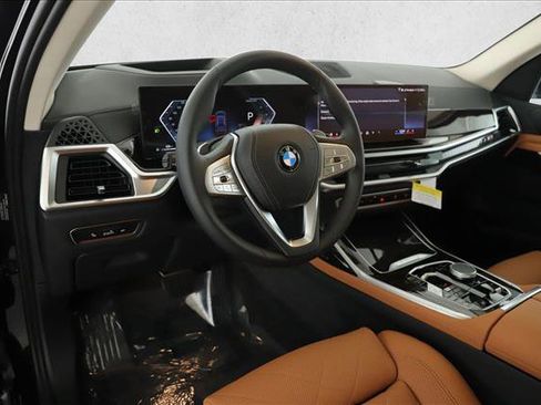 Used 2025 BMW X7 xDrive40i image 9