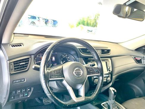 Used 2020 Nissan Rogue SV w/ Premium Package FWD image 10