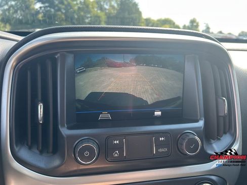 Used 2022 Chevrolet Colorado LT w/ Safety Package image 21