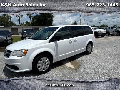 Used 2018 Dodge Grand Caravan SE w/ UConnect Hands-Free Group