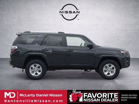 Used 2024 Toyota 4Runner SR5 AWD/4WD image 6