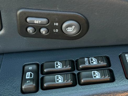 Used 2002 Chevrolet Avalanche 4x4 w/ Off-Road Suspension Pkg image 14