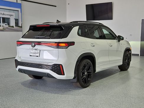 New 2026 Volkswagen Tiguan SE R-Line FWD image 9