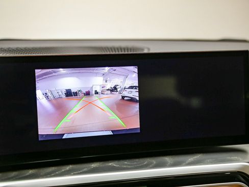 Used 2023 BMW 330i Sedan w/ Premium Package RWD image 25