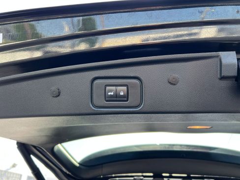 Used 2025 Nissan Pathfinder SV FWD image 24