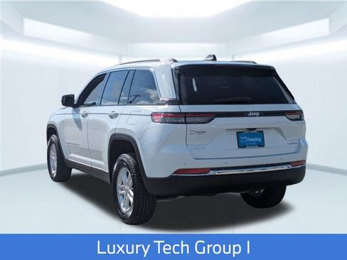 New 2025 Jeep Grand Cherokee Laredo w/ Luxury Tech Group I AWD/4WD image 4