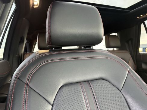 Used 2022 Ford Expedition Max Limited image 24