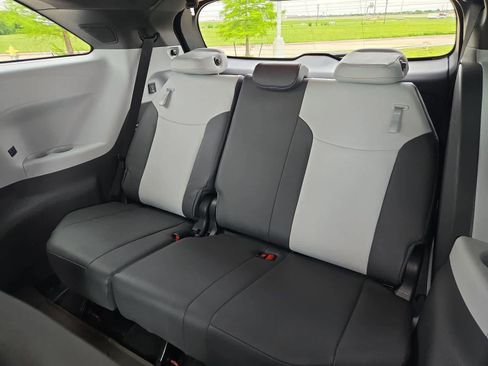 Used 2022 Toyota Sienna XSE w/ XSE Plus Package FWD image 38