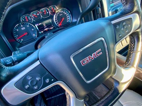 Used 2018 GMC Sierra 1500 SLT w/ SLT Preferred Package image 38