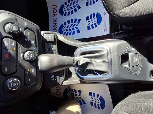 Used 2021 Jeep Renegade Sport image 17