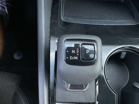 Used 2025 Nissan Rogue SV FWD image 22