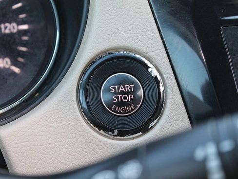 Used 2015 Nissan Rogue SV image 28