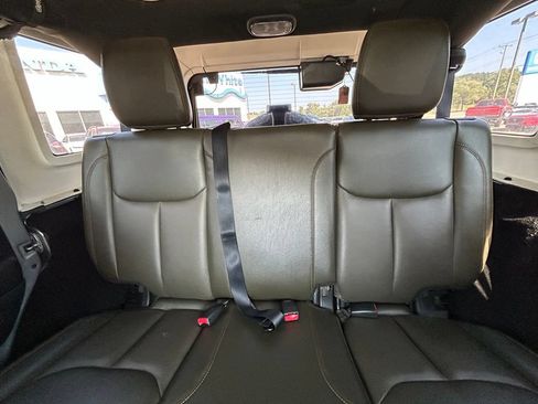 Used 2016 Jeep Wrangler Unlimited Sahara w/ Connectivity Group AWD/4WD image 8