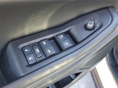 Used 2024 Jeep Grand Cherokee L Limited w/ Luxury Tech Group II image 9