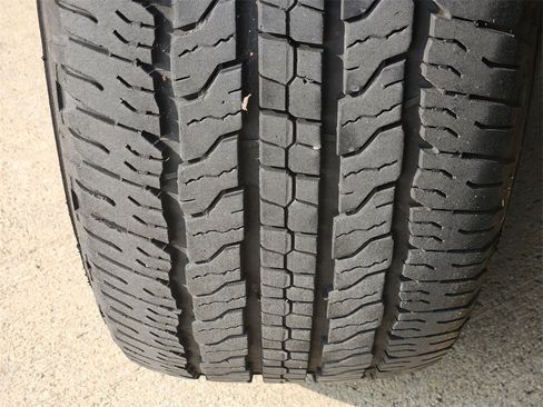 Used 2022 Chevrolet Colorado LT w/ LT Convenience Package image 11